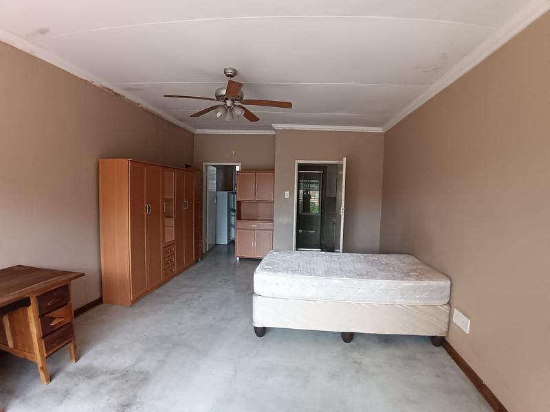 To Let 1 Bedroom Property for Rent in Kannoniers Park North West
